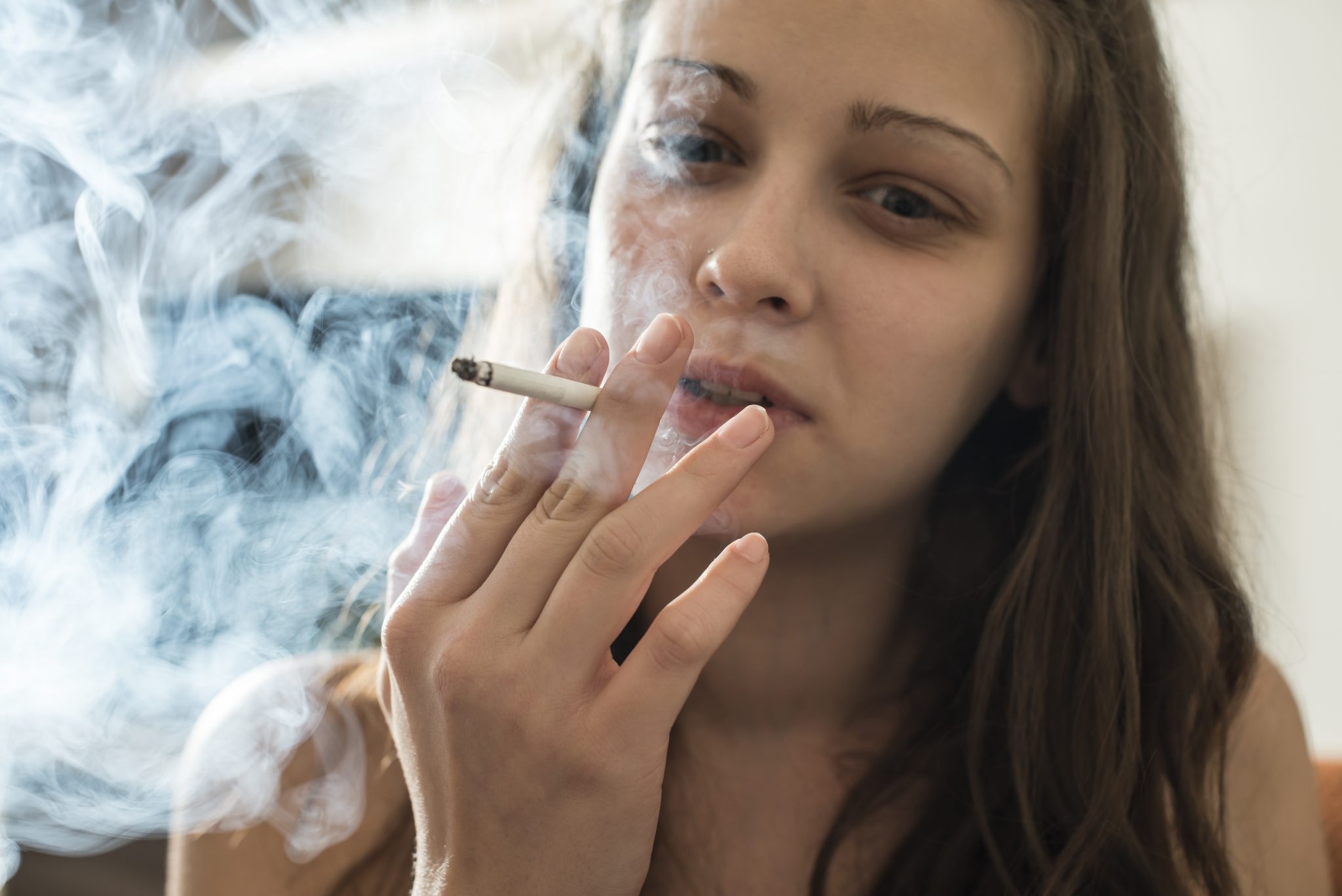 Лицо Курящей Девушки Фото