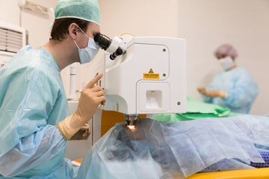 Cirugía LASIK realizada en un paciente